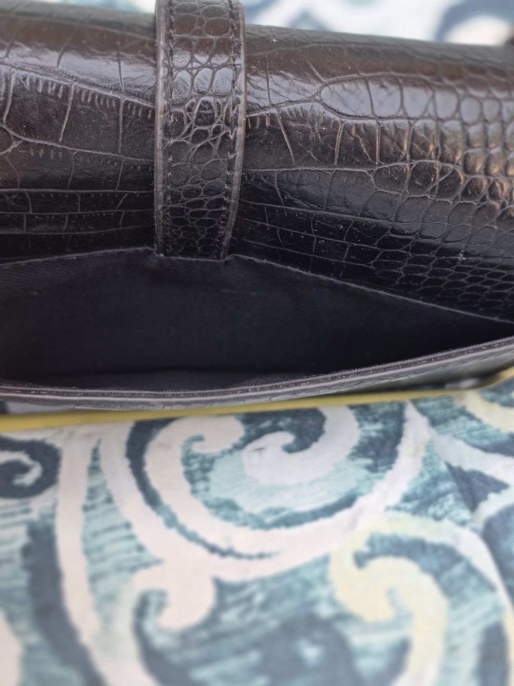 Saint Laurent Inspired Black Croc-Embossed Chain Shoulder Bag - Picture 9 of 14